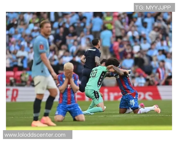 足总杯惊天逆转莱比锡在激战中以4比3战胜曼城引发全场沸腾