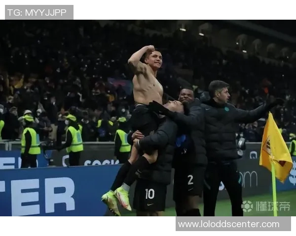 国王杯激战曼联大胜国米红牌争议引发全场热议与数据分析 国王杯激战曼联大胜国米红牌争议引发全场热议与数据分析