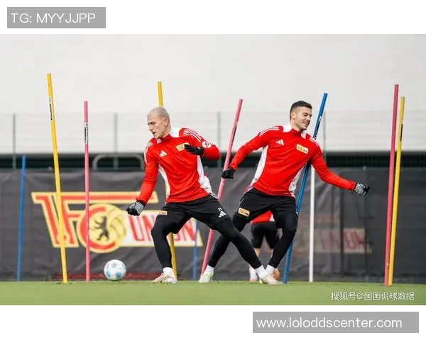 德甲焦点战巴黎圣日耳曼与那不勒斯激战成平局争议判罚引发全场热议