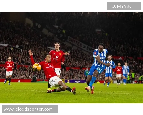 足总杯精彩对决波尔图与曼联激战成平局引发全场热烈反响 足总杯精彩对决波尔图与曼联激战成平局引发全场热烈反响